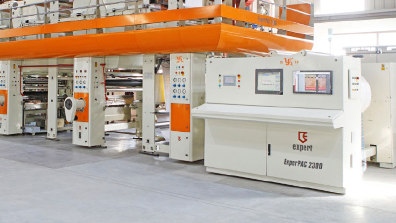 portrait-of-a-cute-young-woman-smiling-P9G5TM8(1)